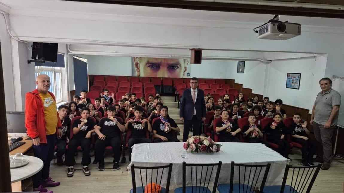 İlçe Milli Eğitim Müdürümüzden Sporcularımıza Moral Ziyareti